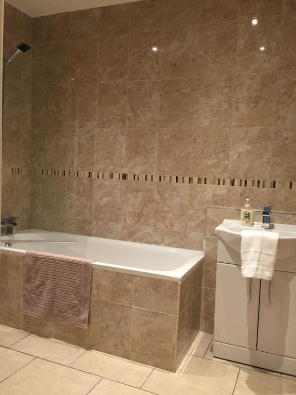 Grosvenor House Apartment Cardiff Phòng bức ảnh